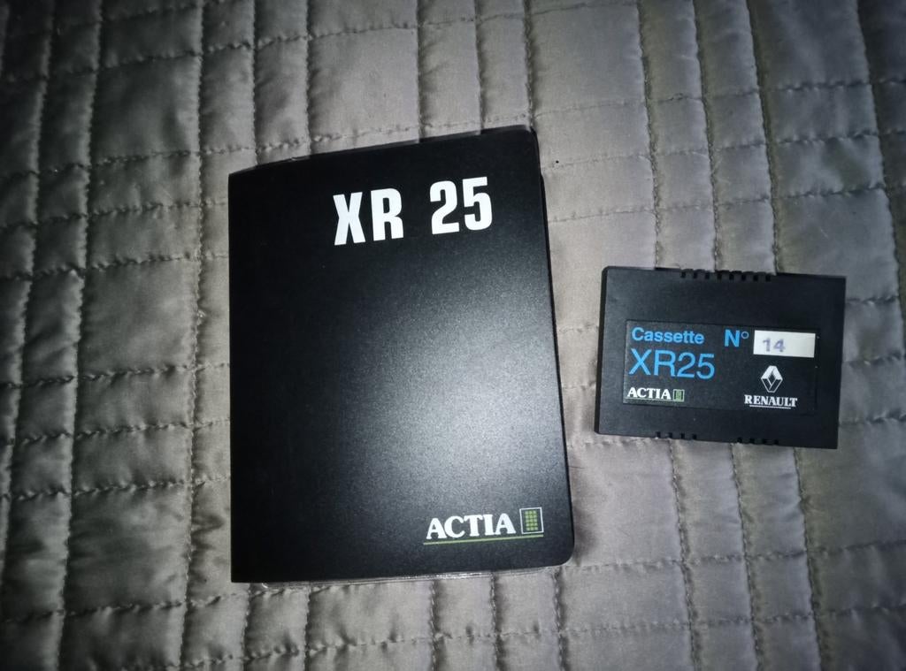 Cassette plus livret Renault diagnostique xr 25, Autos : Pièces & Accessoires, Enlèvement ou Envoi, Renault