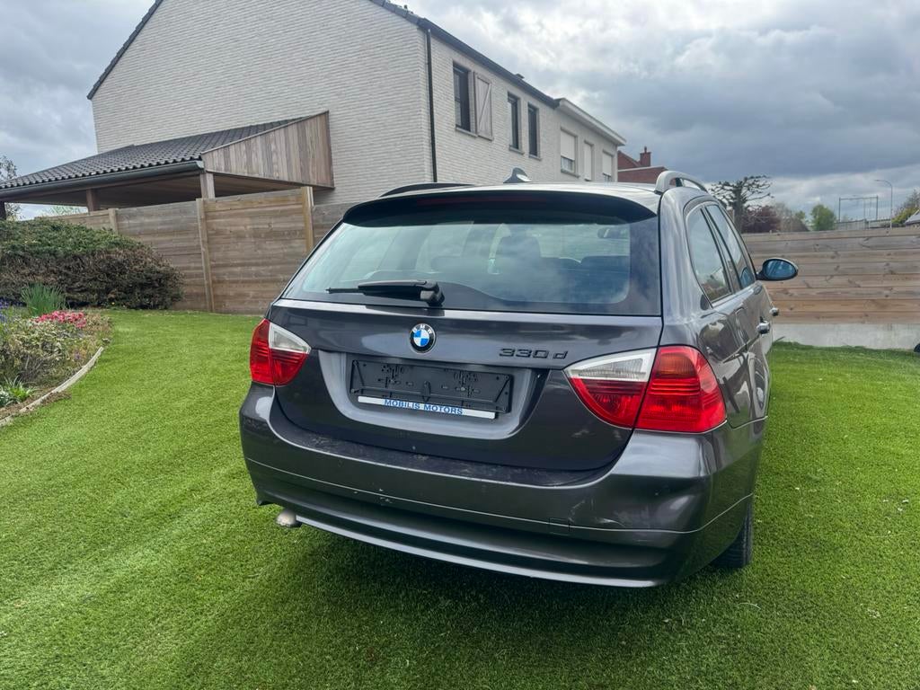 Bmw 318d, Argent ou Gris, Capteur de lumière, Boîte manuelle, Entretenue par le concessionnaire