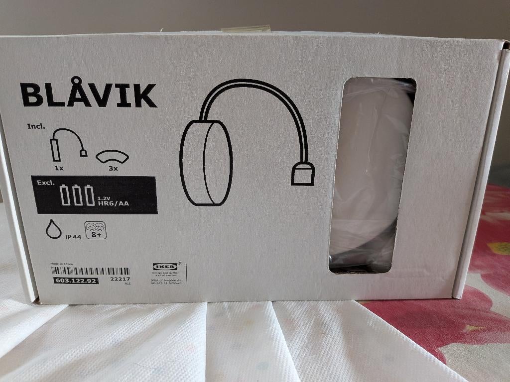 Lampe Ikea Blavik blanche non utilisée et en parfait état., Enlèvement ou Envoi, Neuf, Synthétique