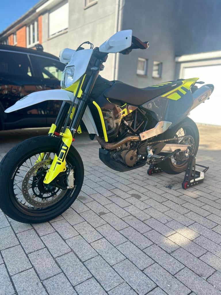 Husqvarna supermoto 701, Motos, Motos | Husqvarna, Particulier, Permis Moto A2 minimum, 692 cm³, 12 à 35 kW