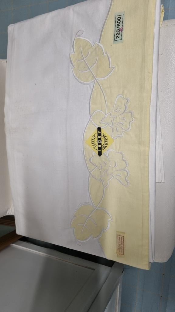1 paire de draps blancs neufs bords  brodes europ textile, Maison & Meubles, Enlèvement ou Envoi