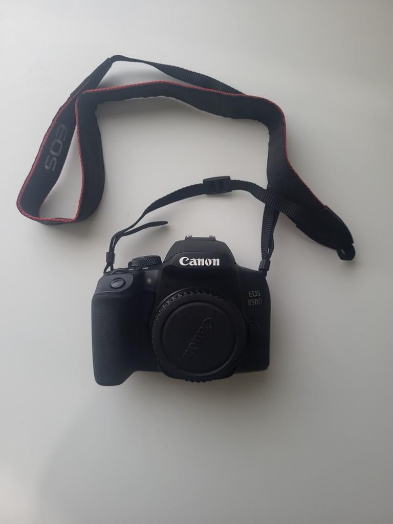 Canon EOS 850D met EFS 18-200mm lens en tas, Ophalen, Zo goed als nieuw, Spiegelreflex, Canon