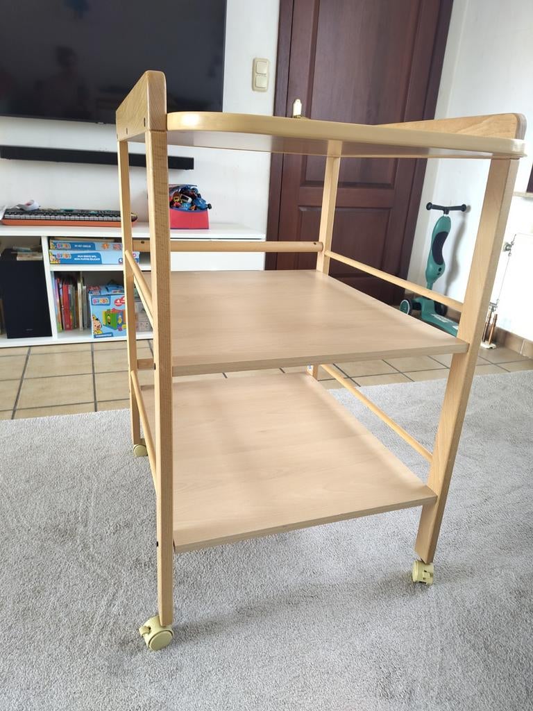Verzorgtafel op wieltjes, Kinderen en Baby's, Badjes en Verzorging, Gebruikt, Overige typen, Overige merken, Standaard, Ophalen