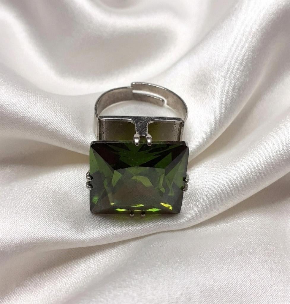 Cocktailring met vierkant donkergroen Lovisa, Bijoux, Sacs & Beauté, Bagues, Neuf, Vert, 17 à 18, Envoi