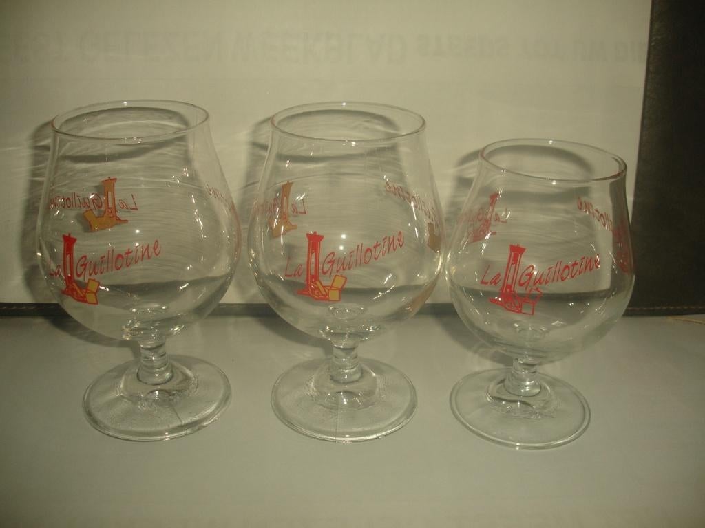 Bierglas La Guillotine, 3 x opschrift, 3 glazen voor € 3,00, Verzamelen, Ophalen of Verzenden, Zo goed als nieuw, Glas of Glazen