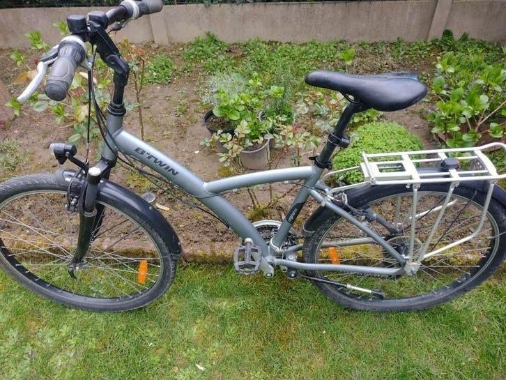 VELO B-TWIN 26"POUCES 7 VITESSES AVEC SUSPENSION, Vélos & Vélomoteurs, Enlèvement, Vitesses