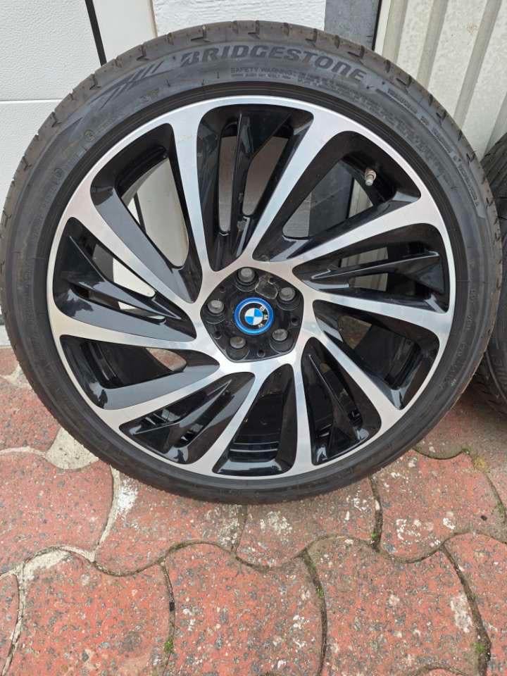 4 nieuwe BMW i8-velgen met 4-seizoensbanden - perfecte staat, Ophalen, All Season, Band(en)
