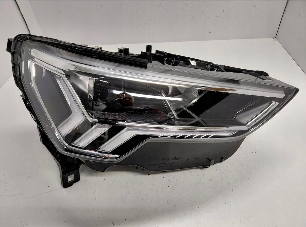 Phare droit à LED complet Audi Q3 83A II 83A941034, Autos : Pièces & Accessoires, Enlèvement, Audi