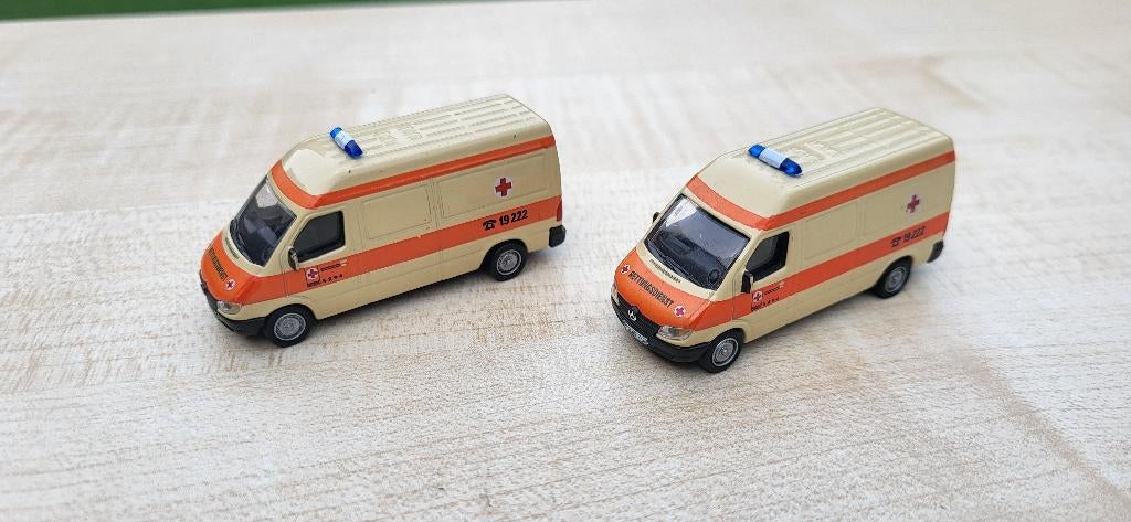 set met 2x schuco 21855 H0 1:87 mercedes rettungsdienst, Ophalen of Verzenden, Zo goed als nieuw