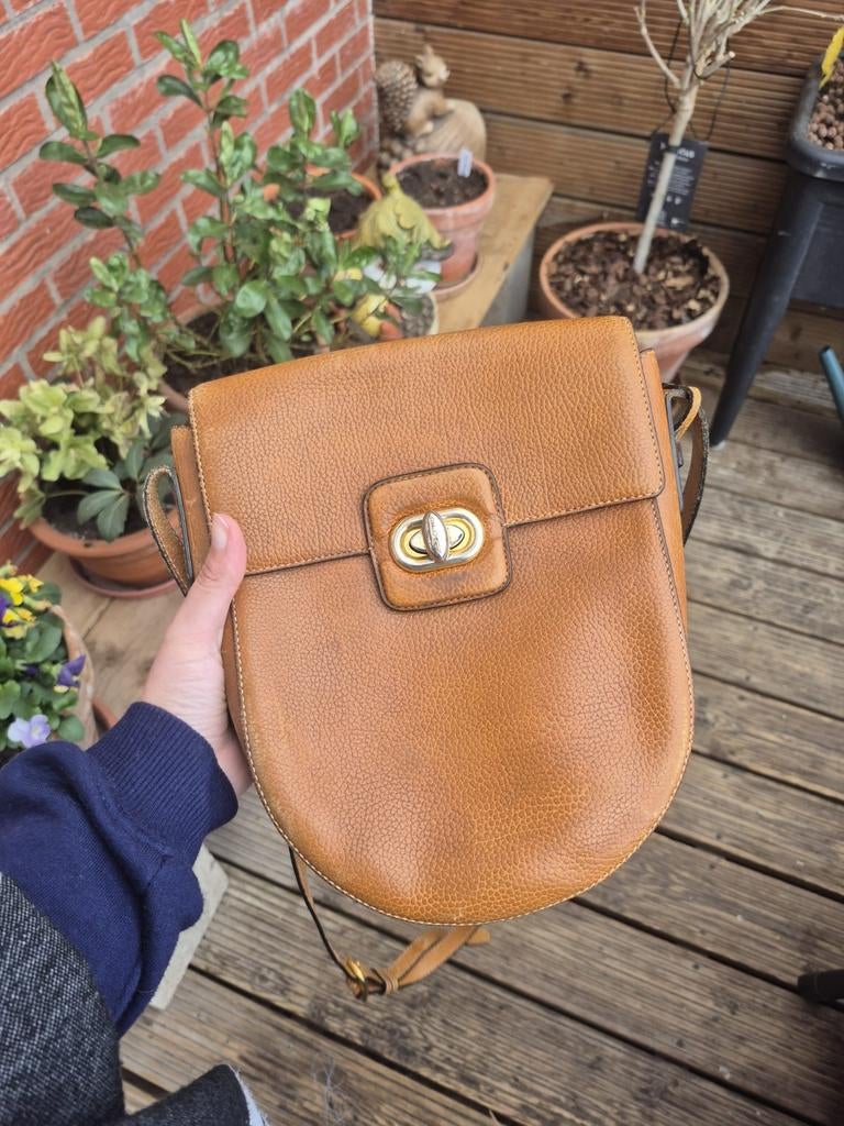 Magnifique sac à bandoulière Delvaux authentique - bijou vin, Bijoux, Sacs & Beauté, Sacs | Sacs Femme, Enlèvement ou Envoi