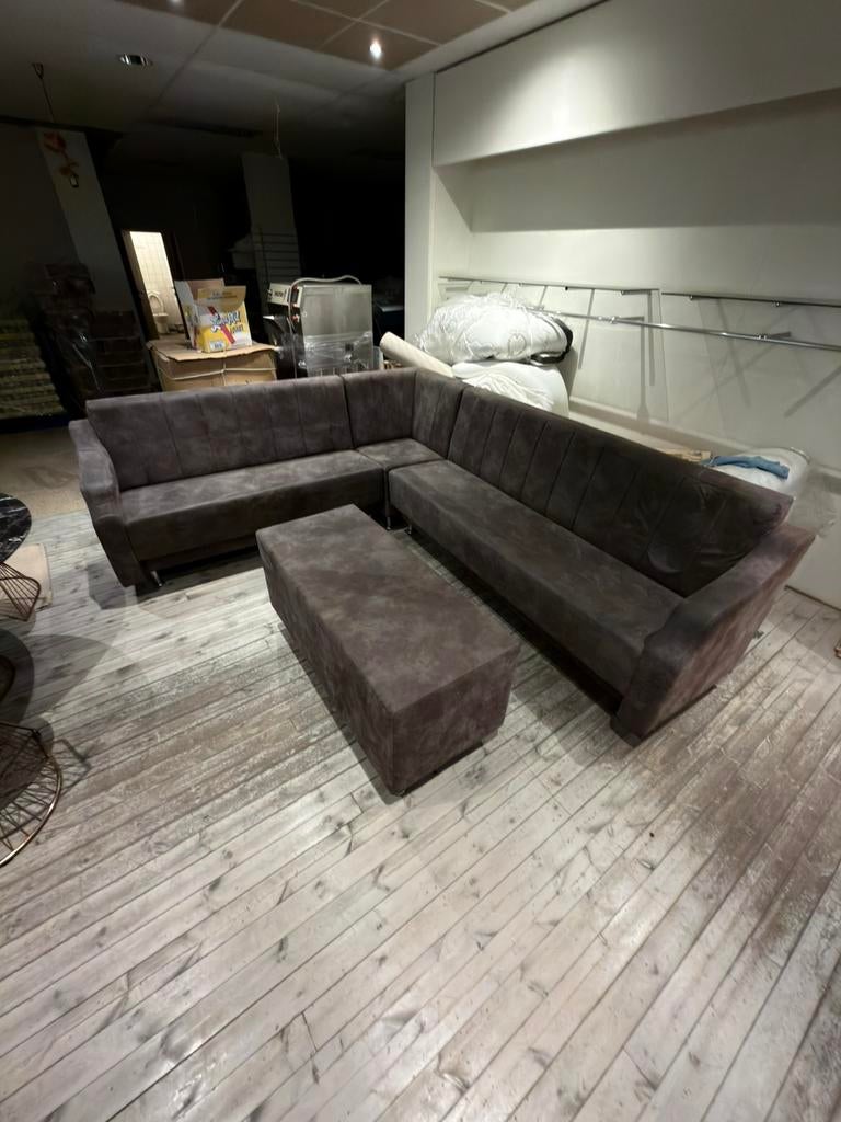 Hoekzetel + poef | Wachtzaal | Klein defect |, Ophalen, Gebruikt, Kunststof