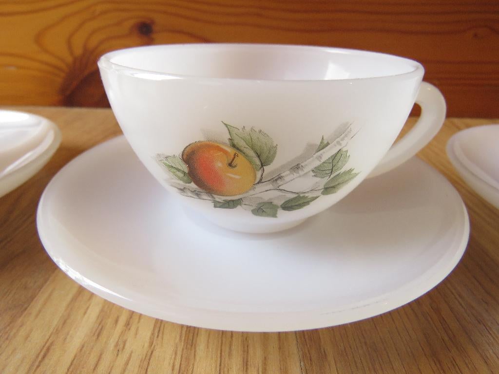 vintage arcopal 3 tasses motifs Fruits de France, Huis en Inrichting, Keuken | Servies, Ophalen of Verzenden, Gebruikt, Kop(pen) en/of Schotel(s)
