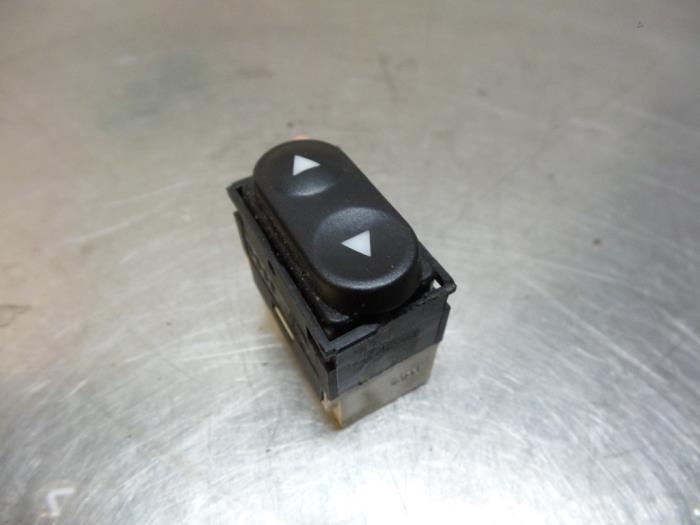 Commutateur vitre électrique d'un Fiat Punto Grande, Autos : Pièces & Accessoires, Tableau de bord & Interrupteurs, -, 3 mois de garantie