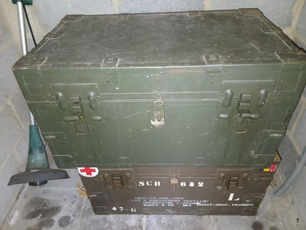 2 metalen militaire kantines, Verzamelen, Militaria | Algemeen, Ophalen