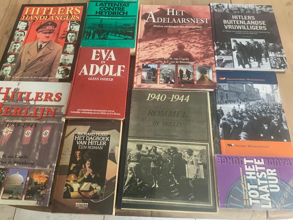 Hitler en zijn trawanten, Verzamelen, Militaria | Tweede Wereldoorlog, Verzenden, Overige soorten, Boek of Tijdschrift