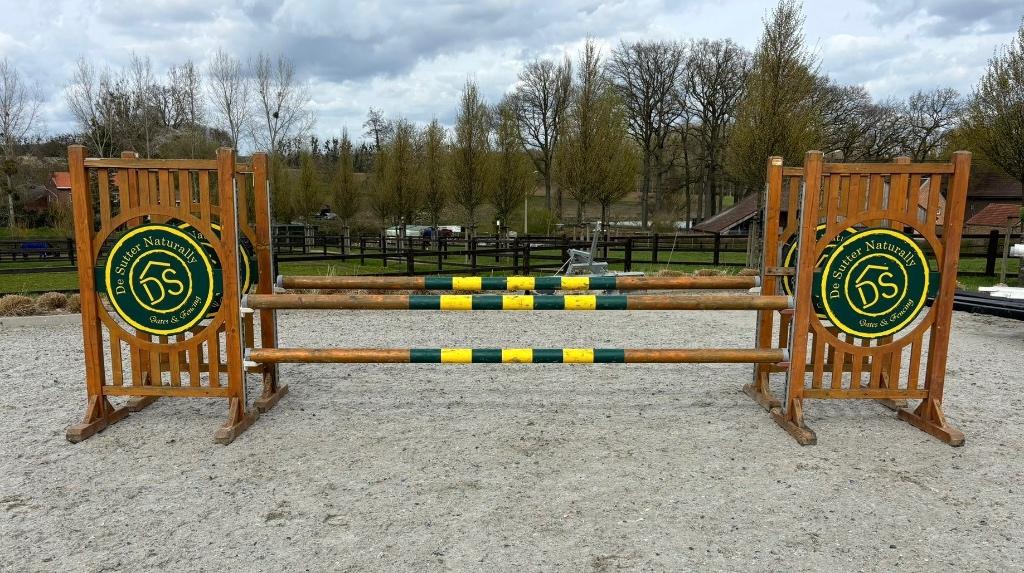 Hindernis De Sutter + vrijspring hindernis, Animaux & Accessoires, Chevaux & Poneys | Autres trucs de cheval, Utilisé, Obstacle