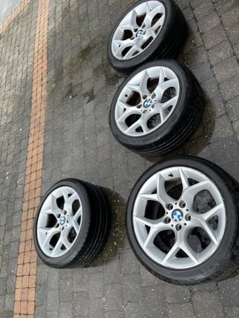 4 jantes + pneus bmw x1 2010, Autos : Pièces & Accessoires, Pneus et Jantes, Enlèvement ou Envoi, Véhicule de tourisme, Pneus été