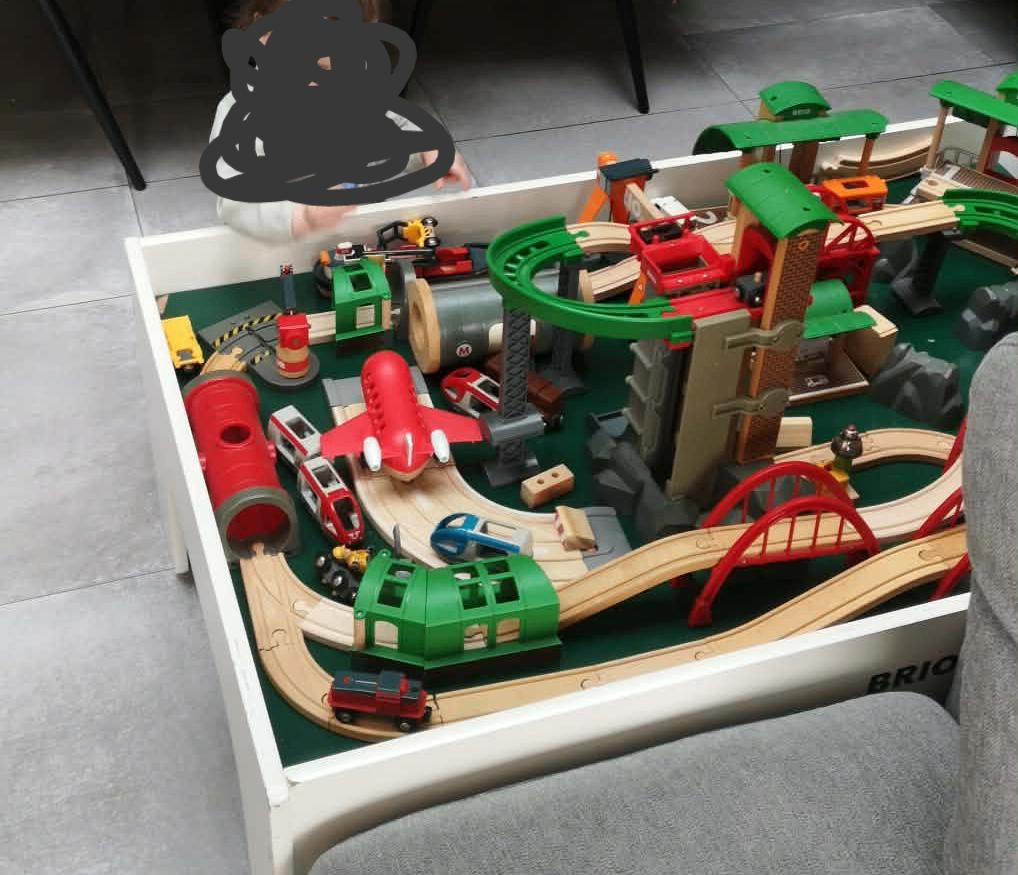 Brio houten treinset en tafel, Kinderen en Baby's, Speelgoed | Houten speelgoed, Ophalen, Zo goed als nieuw