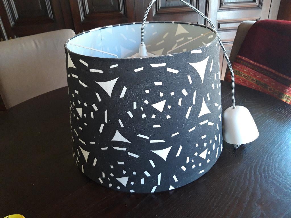 hanglamp zwart wit Ikea, Huis en Inrichting, Lampen | Hanglampen, Ophalen, Zo goed als nieuw, Stof, Minder dan 50 cm