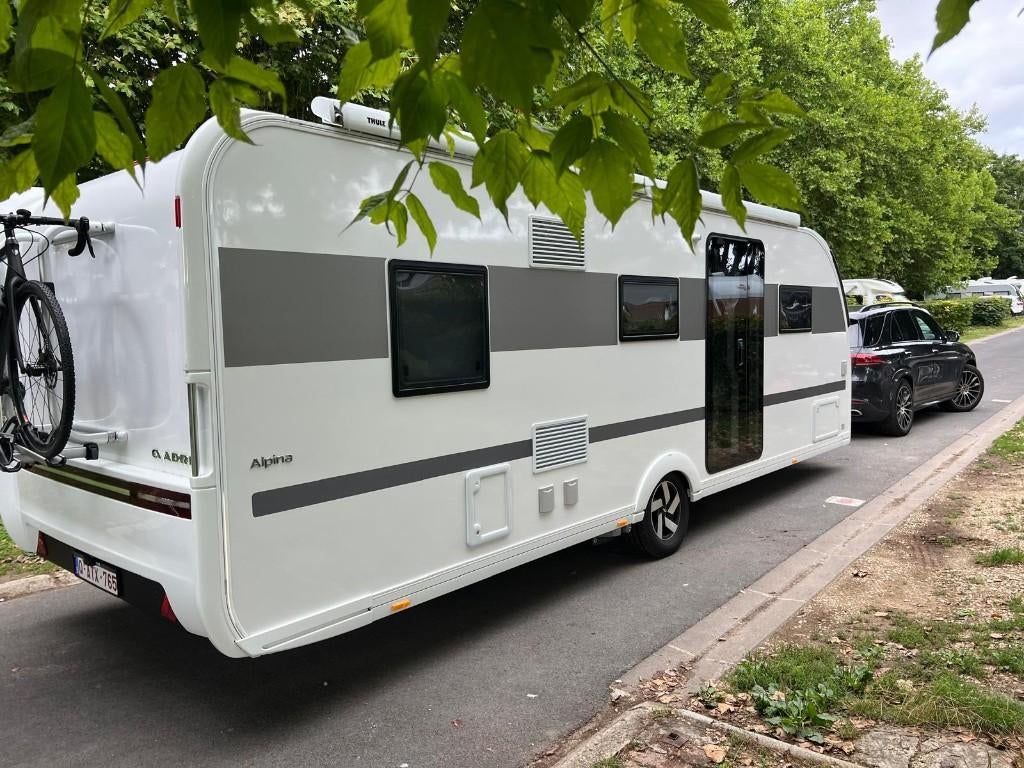 Adria Alpina 663 PT - perfecte staat, Caravanes & Camping, Caravanes, Particulier, jusqu'à 6, 1500 - 2000 kg, Banquette en rond