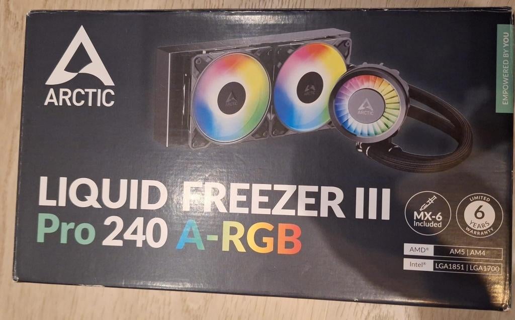 Arctic Liquid Freezer Pro 240 RGB, Computers en Software, Computerkoelers, Ophalen of Verzenden, Nieuw, Waterkoeling