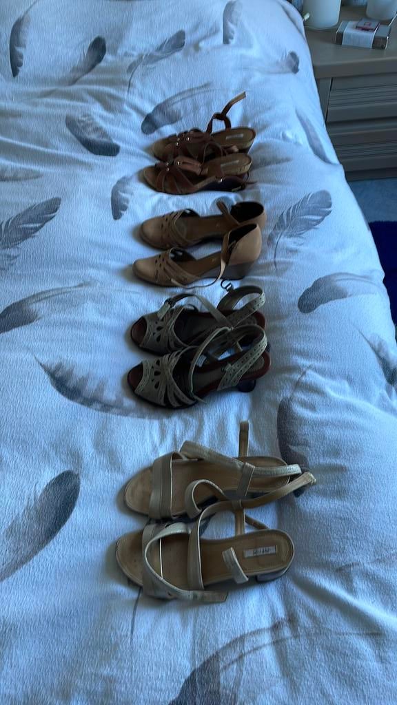 4 paar vrouwenschoenen, Kleding | Dames, Riemen en Ceinturen, Ophalen, Gedragen