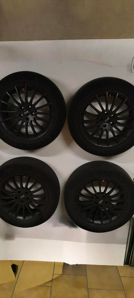 Jantes avec pneu noir Matt 18pouces, Véhicule de tourisme, Pneus été, 18 pouces, Enlèvement