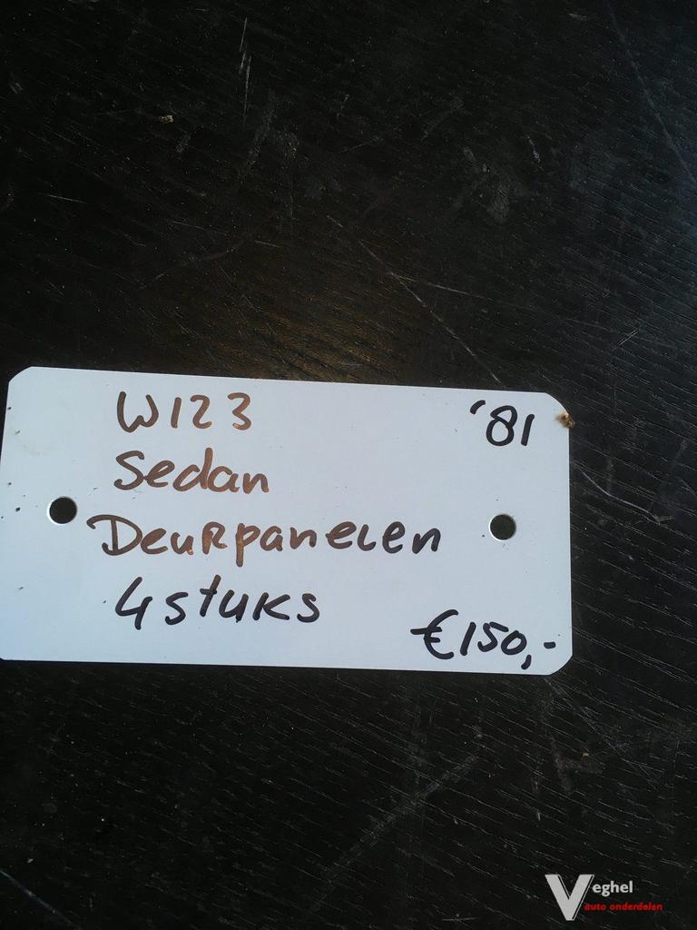 Mercedes w123 sedan 4 deurpanelen 1981, Auto-onderdelen, Interieur en Bekleding, Gebruikt, Ophalen of Verzenden