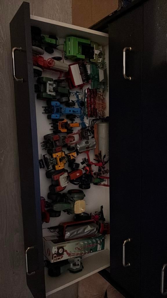 Diverse soorten miniatuur tractors, Hobby en Vrije tijd, Modelauto's | 1:32, Ophalen, Zo goed als nieuw