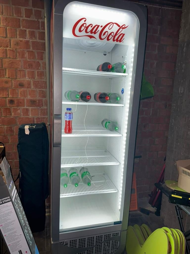 Koelkast Coca-Cola, Elektronische apparatuur, Koelkasten en IJskasten, Ophalen, 200 liter of meer, 160 cm of meer, Zo goed als nieuw