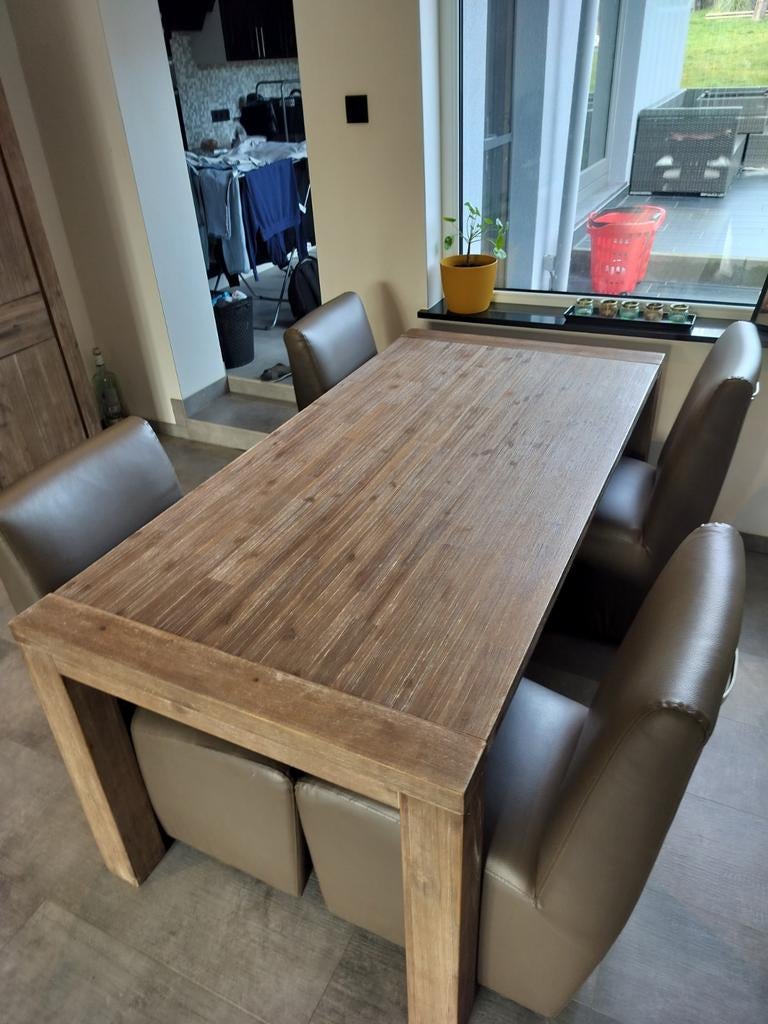 Kwalitatieve eetkamer, Enlèvement