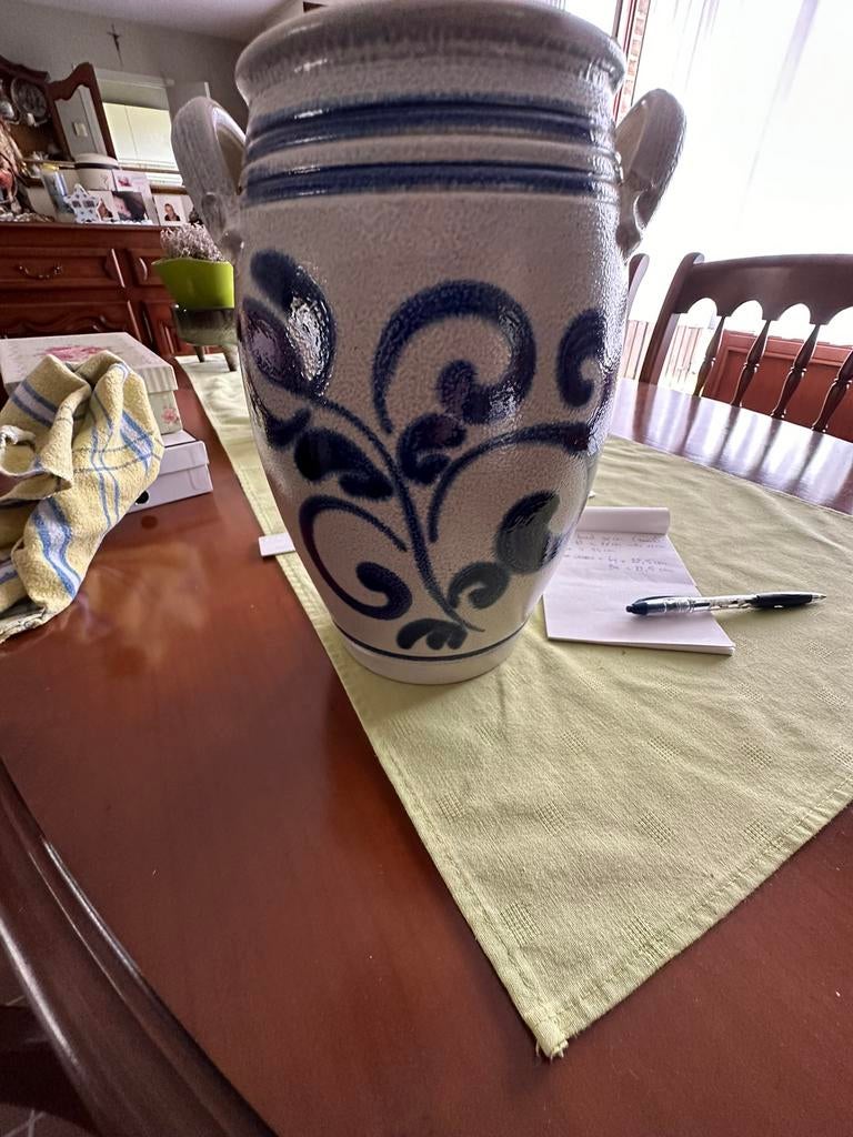 Vase blanc et bleu peint à la main, Antiquités & Art, Enlèvement ou Envoi