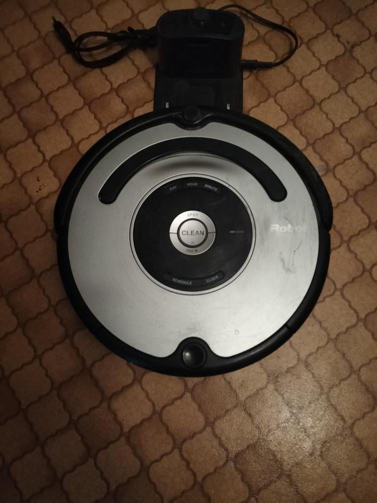 Aspirateur robot IROBOT Roomba 555. 50€, Ophalen, Stofzuiger