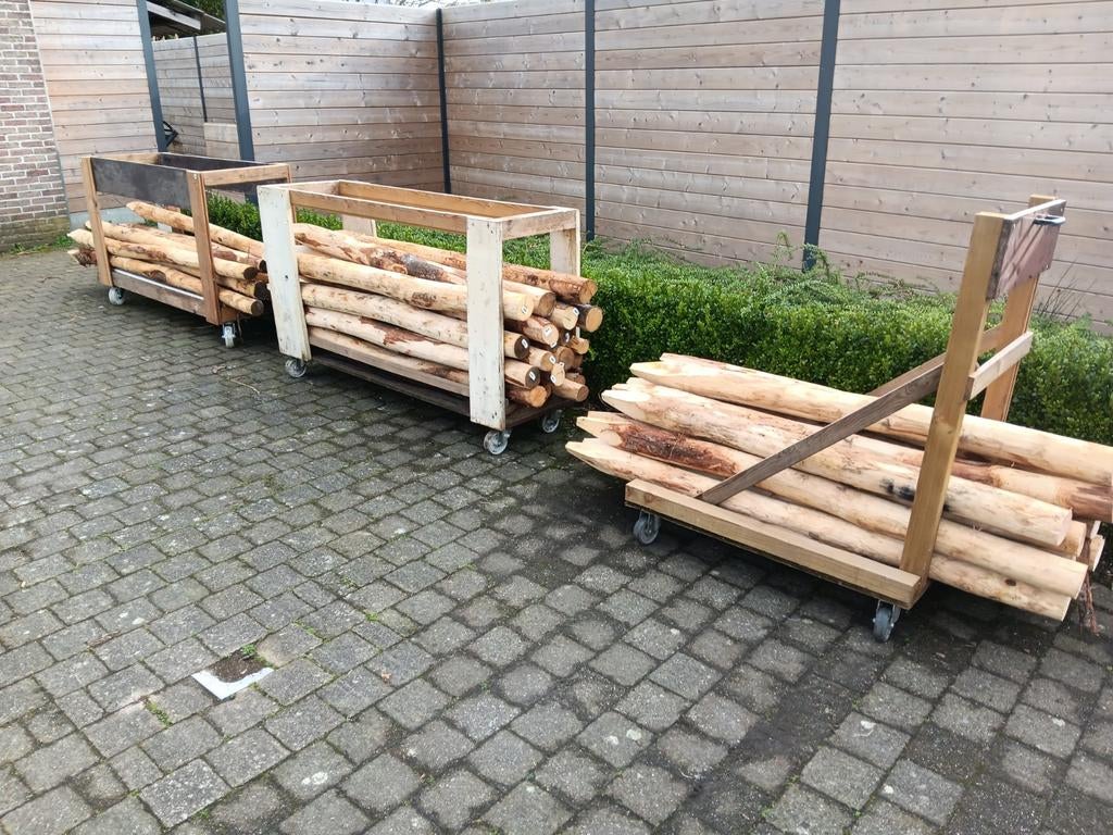 Kastanje kastanjehouten palen, Enlèvement, Poteaux