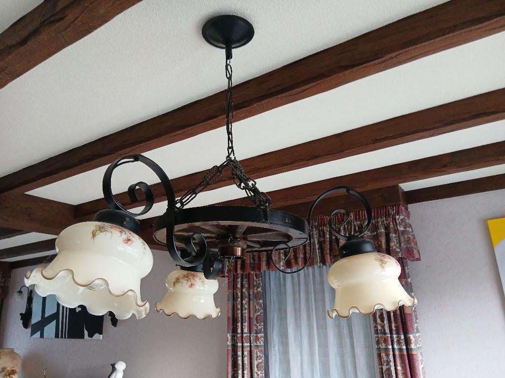 luchter met 3 lampekapjes en karrewiel - fermettestijl, Huis en Inrichting, Ophalen, Gebruikt, Metaal, Fermette