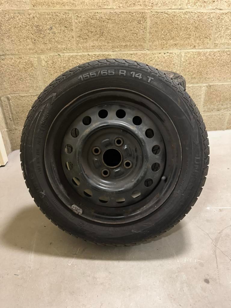 Pneus Hiver UNIROYAL 155/65 14, Autos : Divers, Remorques Pièces, Enlèvement ou Envoi, Comme neuf