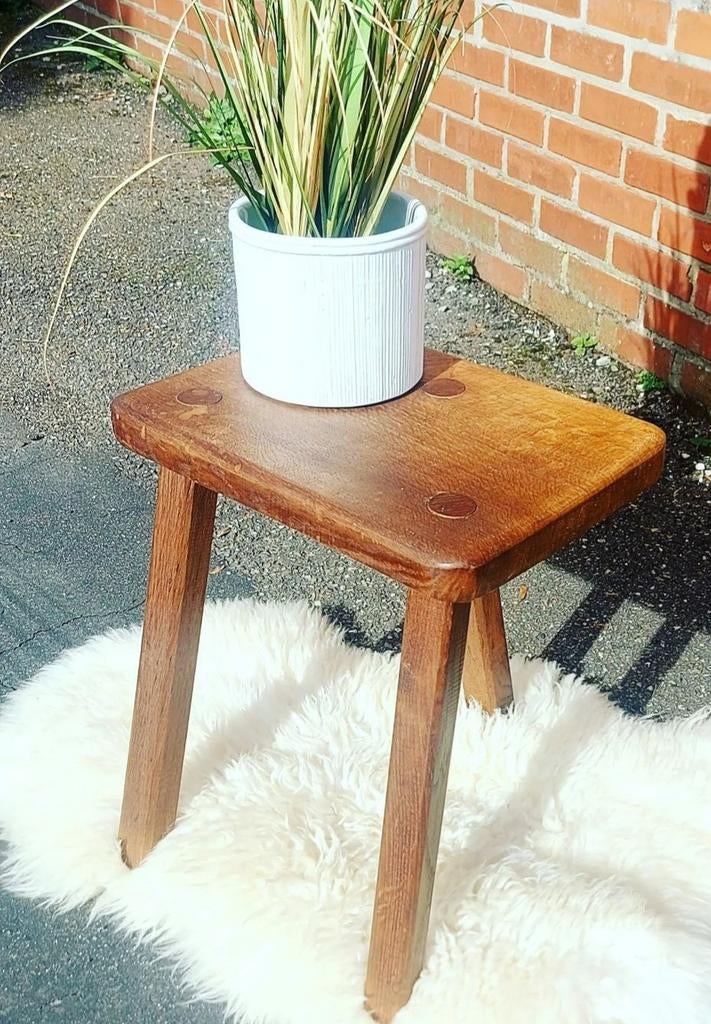 Tabouret de traite en chêne, Enlèvement ou Envoi