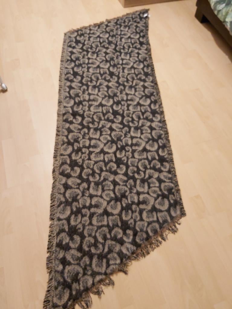 Mooie warme  lange brede sjaal veritas nieuw, Vêtements | Femmes, Enlèvement, Neuf, Écharpe