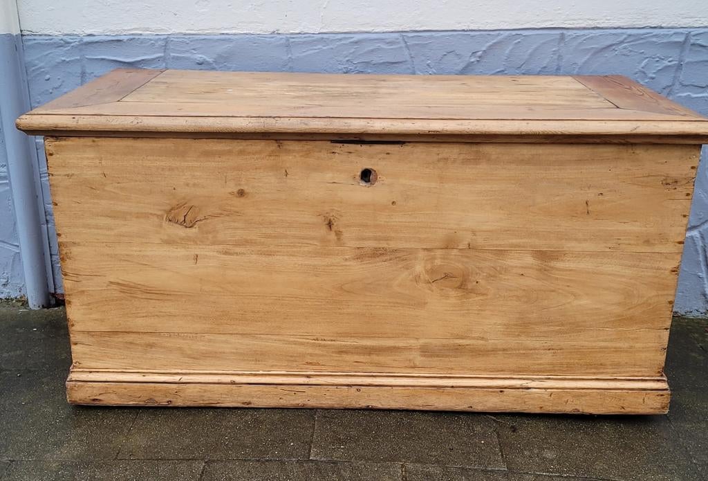 VENDU Coffre en pin ancien, Maison & Meubles, Enlèvement, Pin