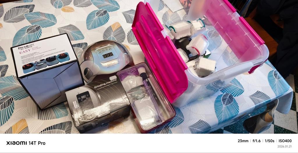 Manucure ongle avec tout les accessoires