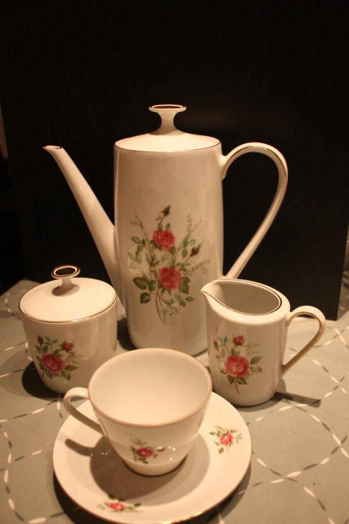 Koffieservies Bavaria Mittereich met roos, Ophalen