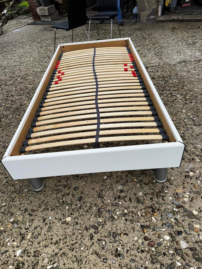 cadre de lit 90/200, Maison & Meubles, Enlèvement, Comme neuf, Matelas