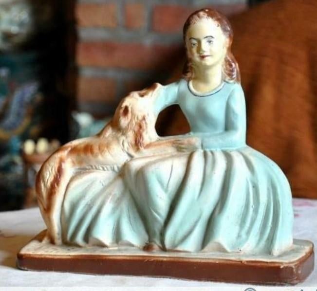 statue en platre vintage  jeune fille au chien, Antiquités & Art, Enlèvement ou Envoi