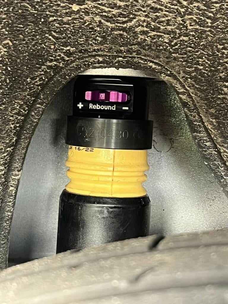 Used kw suspension V3 leveling for Tesla model Y AWD, Ophalen, Zo goed als nieuw