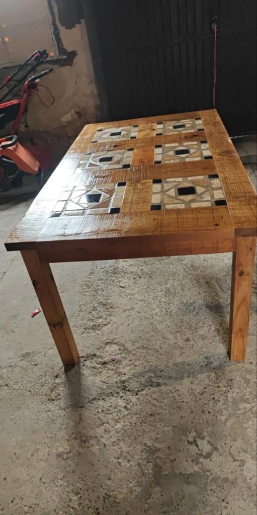 Authentieke tafel met tegels in blad verwerkt, Huis en Inrichting, Tafels | Eettafels, Ophalen