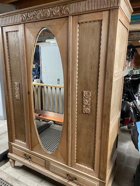 Eiken kleerkast, Ophalen