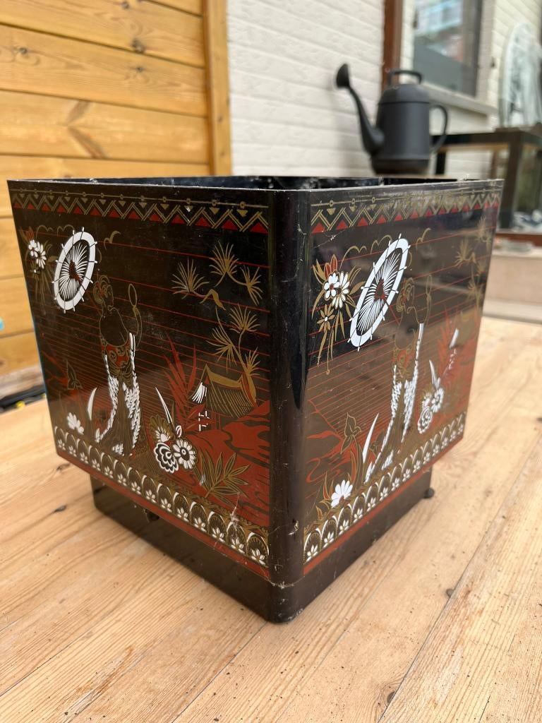 Bloempot in Chinese sfeer, Kunststof, Vierkant, Zo goed als nieuw, Minder dan 40 cm