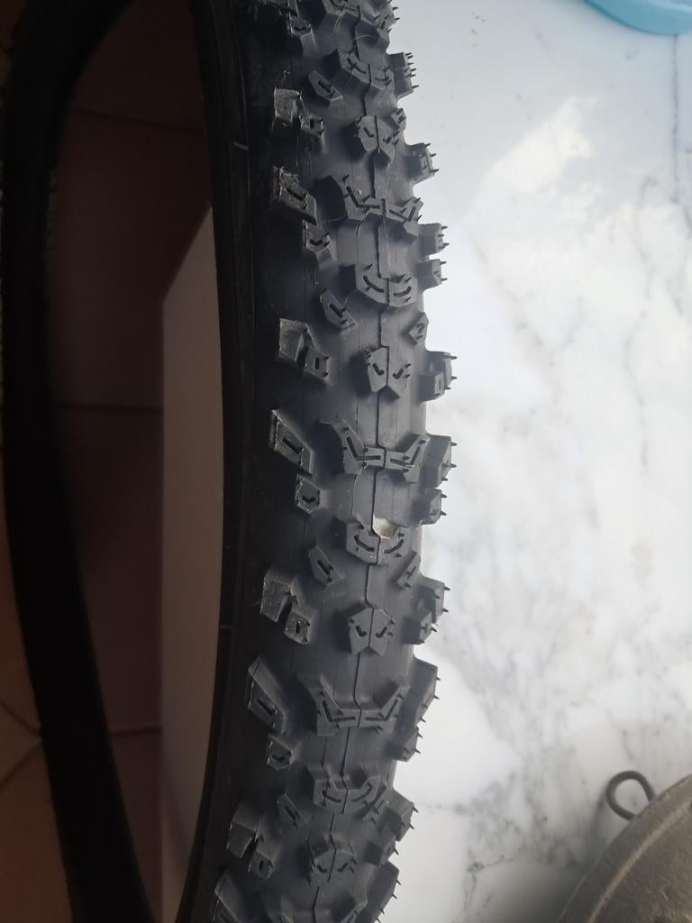 M.B. banden, Fietsen en Brommers, Fietsonderdelen, Ophalen, Band