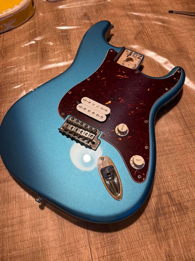 Corps stratocaster MIM( sd pearly gates ), Musique & Instruments, Enlèvement, Comme neuf, Fender