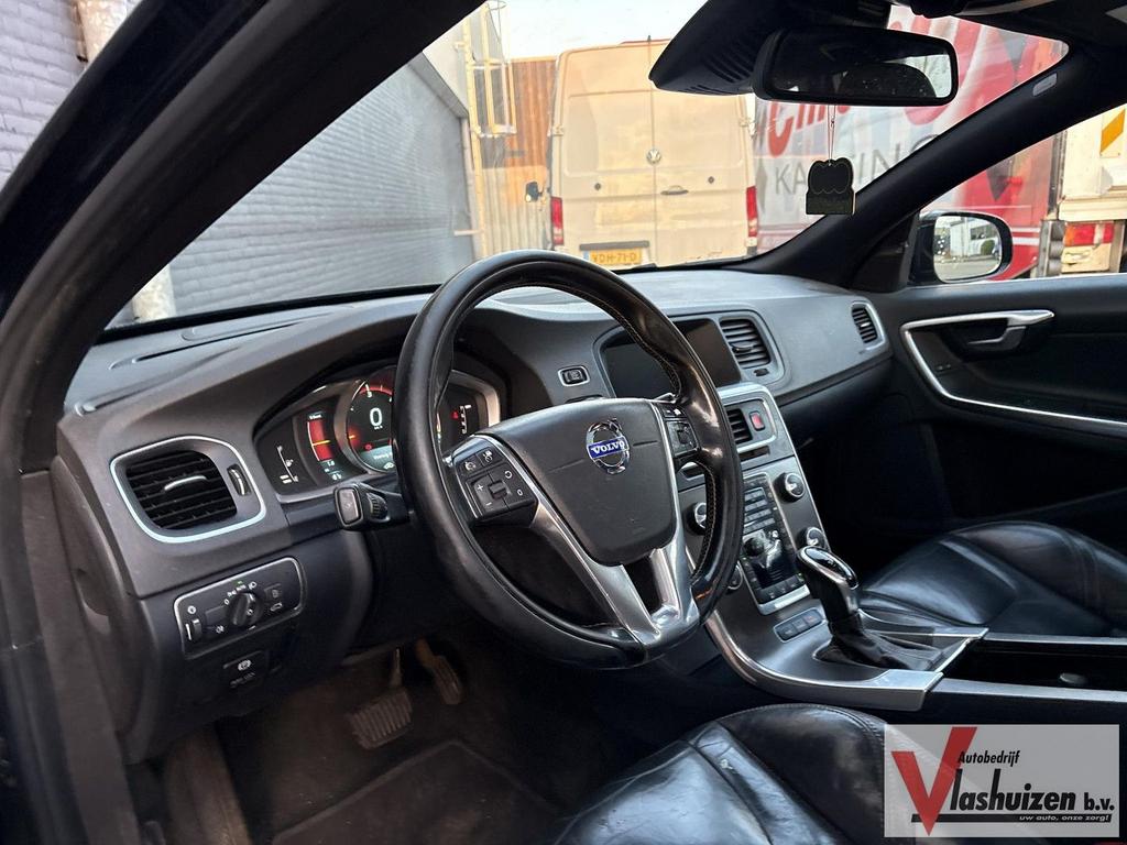 Volvo V60 2.4 D6 AWD Plug-In Hybrid Summum | Schuif/Kantelda, Auto's, Automaat, 48 g/km, Zwart, Break